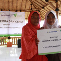 Terima Beasiswa Jamkrindo Syariah, Bulan pun Tak Jadi Putuh Sekolah